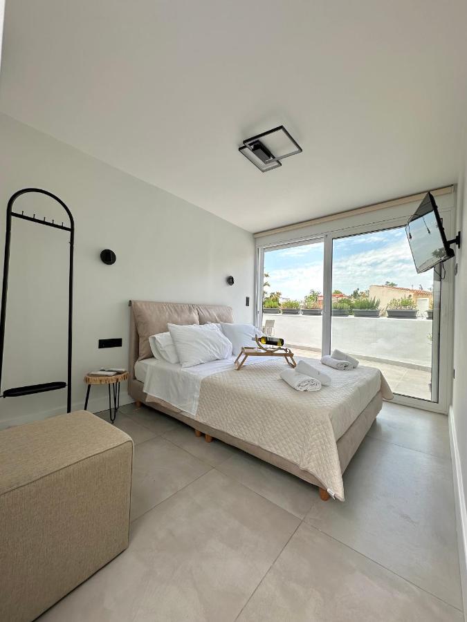 Step One | Luxury Suites Right In The Heart Of Acropolis Next To Metro Station Athens Exterior photo